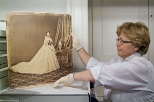 Omvisning i fotoarkivet til Ungarns nasjonal museum